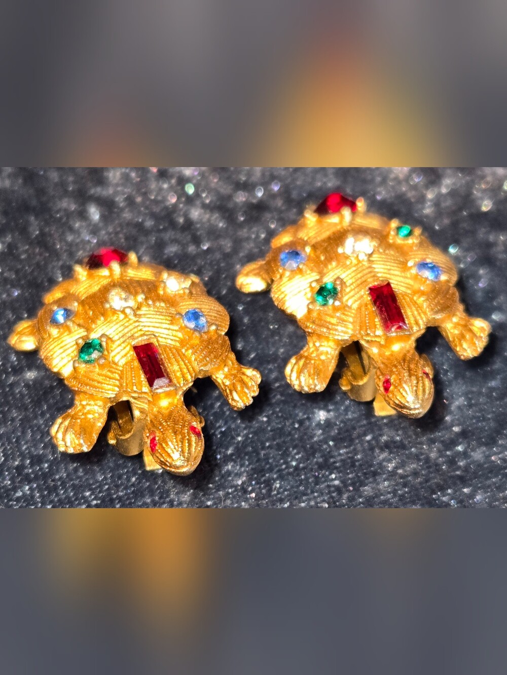 ‼️SOLD‼️Vintage Golden Turtle Clip-On Earrings With Multi Colored Rhinestones - Picture 2 of 8